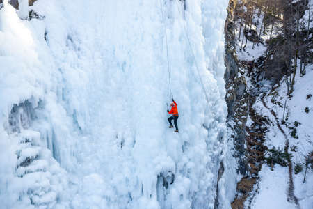 冬山登山の基礎知識：初心者のための安全な雪山入門ガイド