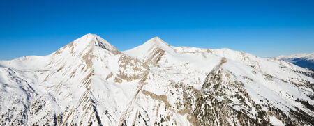 秋山登山時の気温差対策：多層レイヤードの組み合わせと素材選び
