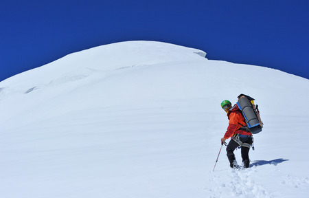 春山登山の基礎知識と準備：日本の山で安全に楽しむために