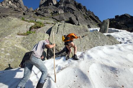 伝統と現代：四季折々の日本登山文化の継承と変化