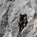 夏山登山で快適に過ごすための通気性ウェアの工夫とおすすめアイテムレビュー