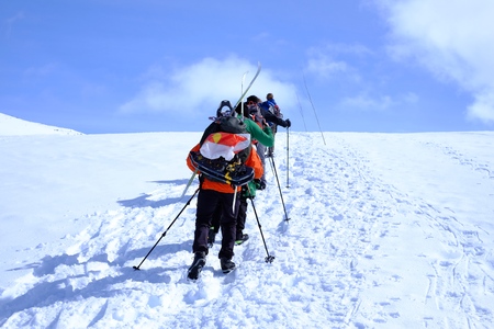 日本における登山計画書提出の法的義務とその背景について