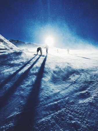 夜間登山で役立つ高性能ヘッドライトの選び方