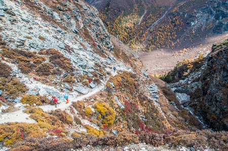 中部地方の紅葉登山スポットと周辺温泉の楽しみ方