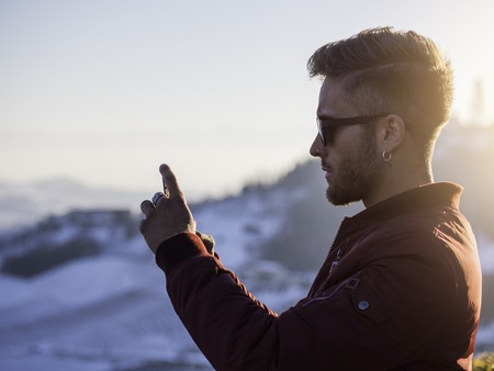 衛星通信端末・ビーコン入門:携帯電話圏外で生き残るための最新技術