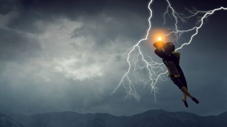 登山中の緊急避難対応マニュアル〜豪雨・突風・雷から命を守る〜