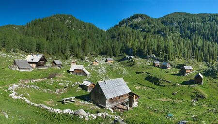 山小屋の料金体系と支払いマナー:現金、クレジットカード事情