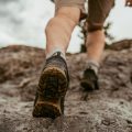 ロードからトレイルへ：里山歩きに最適な登山靴厳選10モデル